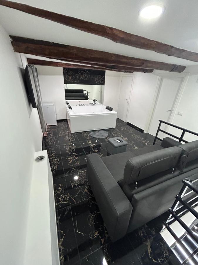 נאפולי Giovanni Luxury Suites מראה חיצוני תמונה