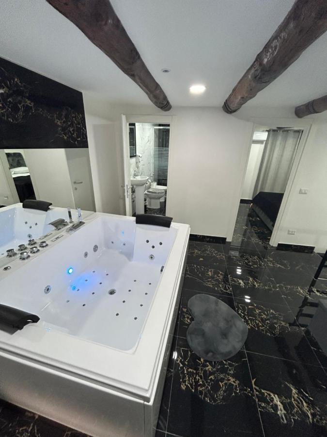 נאפולי Giovanni Luxury Suites מראה חיצוני תמונה